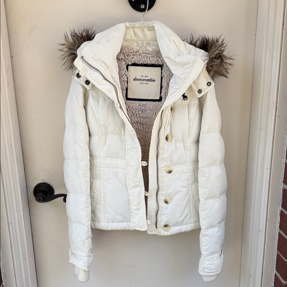 Abercrombie white jacked with removing huddle.size L